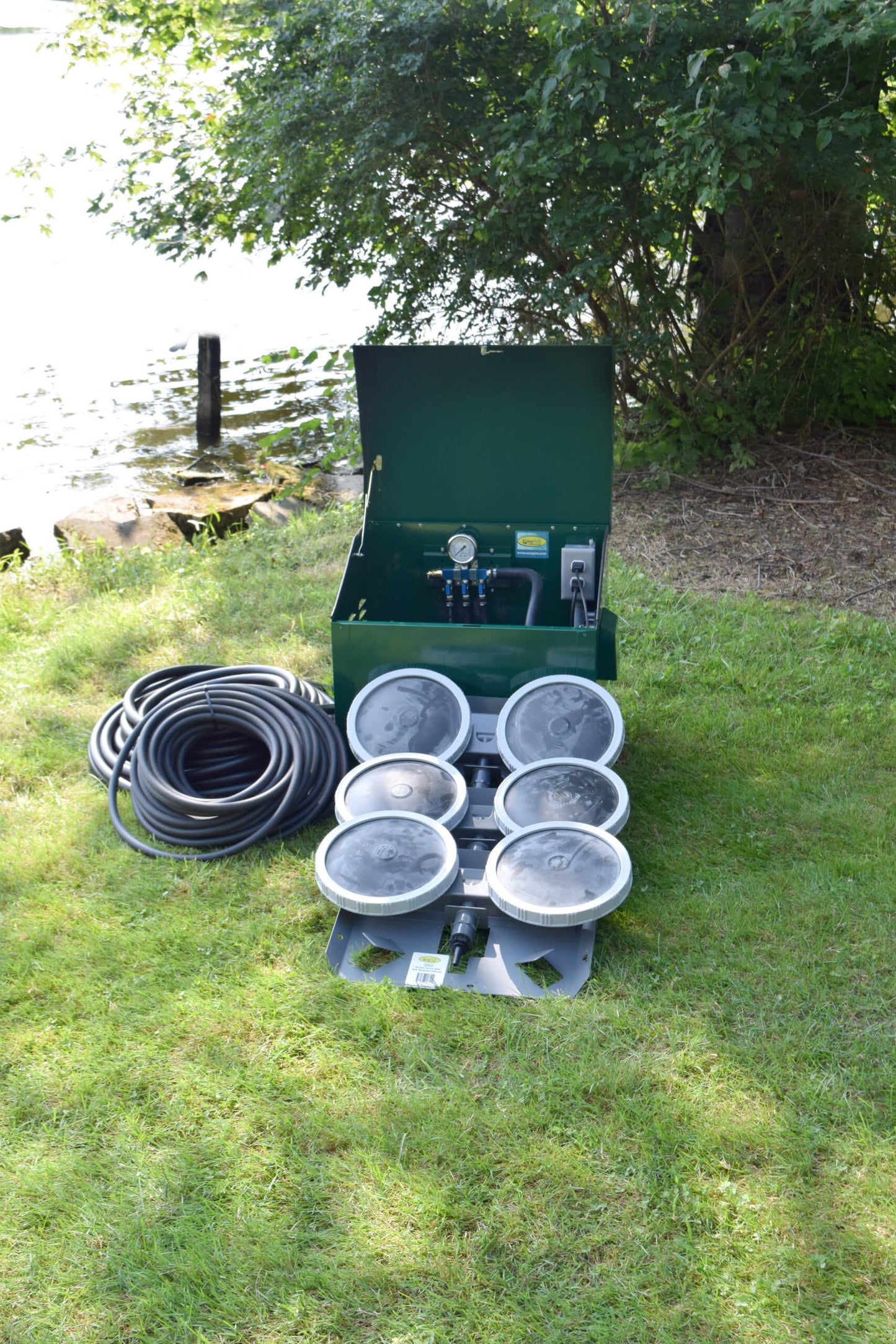 PA66D Sentinel Deluxe Aeration System for Ponds up to 2 Acres – Complete System Contains Stratus™ SRC 1/2hp Compressor with Sound Shield™, Deluxe 22" Cabinet, Three QS2 Diffusers and QuickSink Tubing